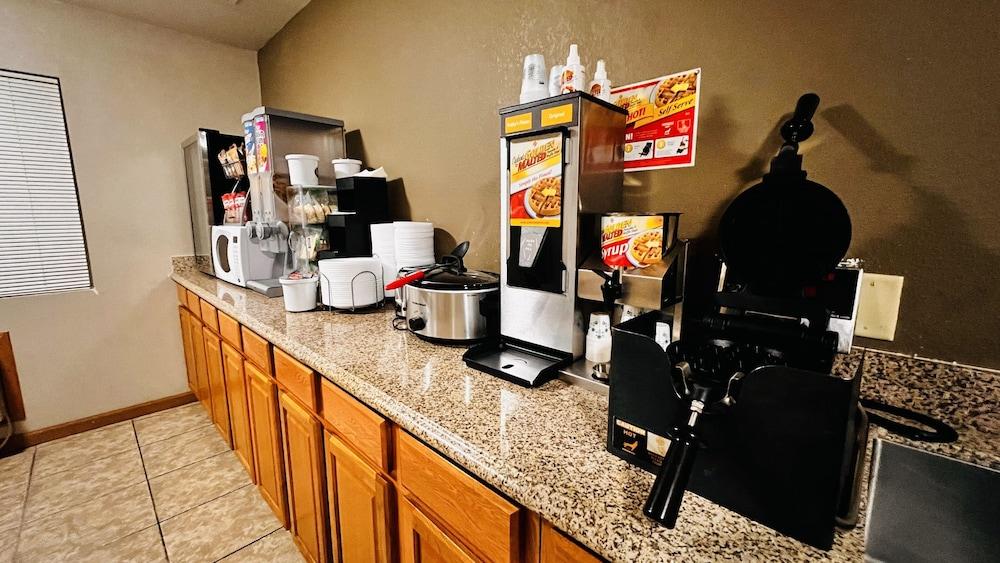 Super 8 By Wyndham Fremont Ne Motel Luaran gambar